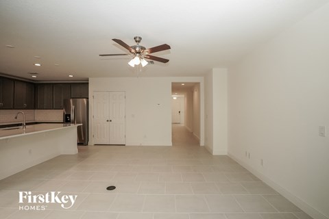 681 BLACKSTONE STREET 4 Beds Apartment for Rent
