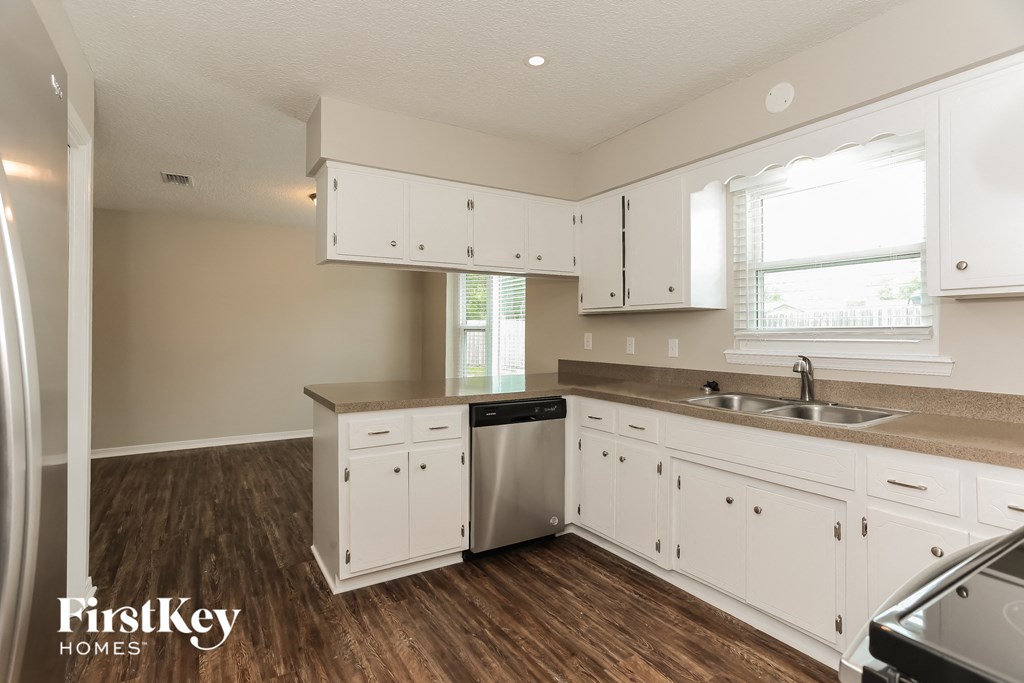 800 DRIFTWOOD PLACE 4 Beds House for Rent - Photo Gallery 9