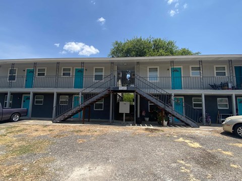 the building where the motel is located