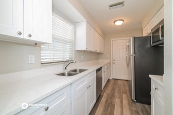 1615 CRESTHAVEN AVE 3 Beds House for Rent - Photo Gallery 6