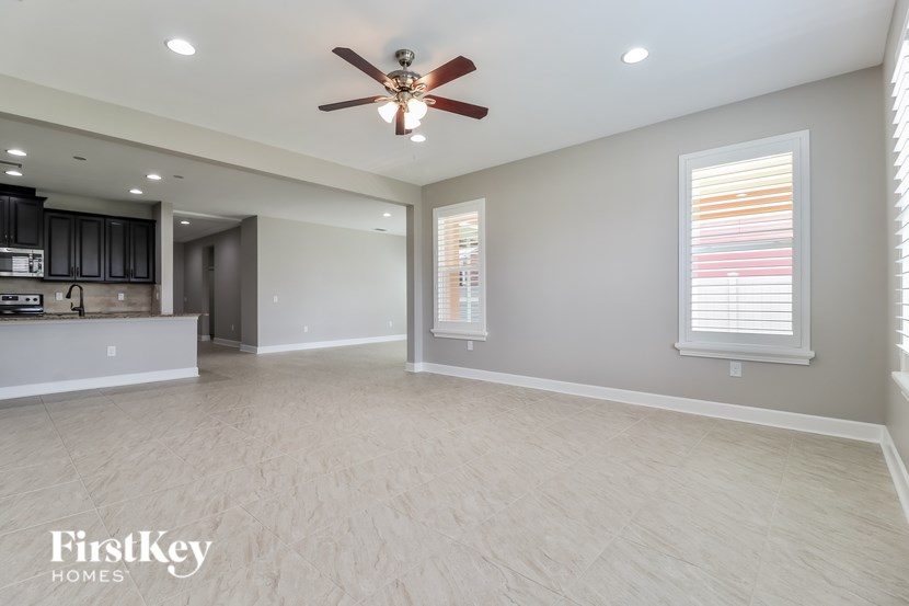 31543 FAIRHILL DRIVE 3 Beds House for Rent - Photo Gallery 4