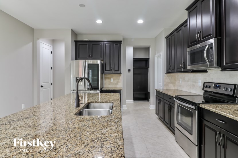 31543 FAIRHILL DRIVE 3 Beds House for Rent - Photo Gallery 7