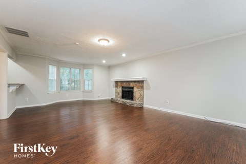 555 Sherwood Grn 3 Beds Apartment for Rent