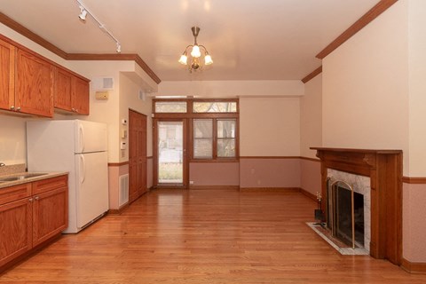 835 W Grace St Coach House 1 Bed Apartment for Rent - Photo Gallery 2