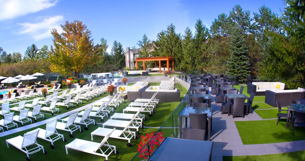 Pool and hot tub | apartments in Novi, Michigan 48375