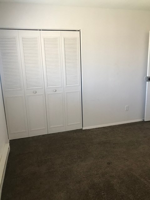 330 Calumet 2 Beds Apartment for Rent - Photo Gallery 10