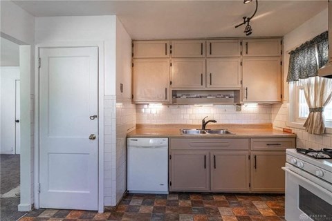 600 Pollock Road 3 Beds Apartment for Rent