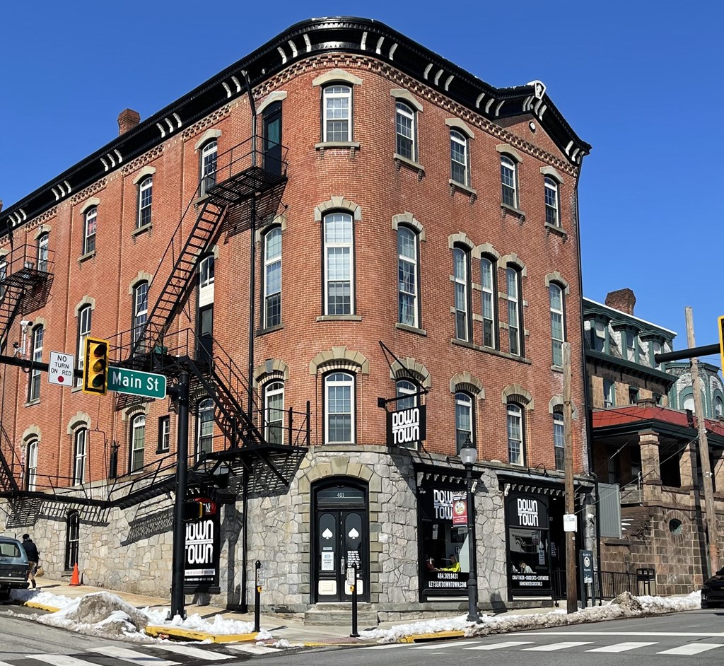 a brick building on the corner of a city street