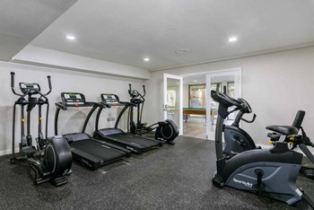 1333 E GRAND AVENUE 1-2 Beds Apartment for Rent - Photo Gallery 8