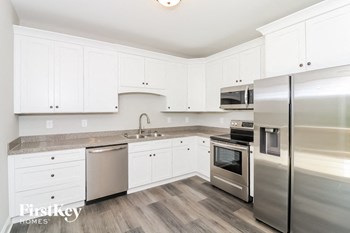 107 Woodside Court 4 Beds House for Rent - Photo Gallery 6