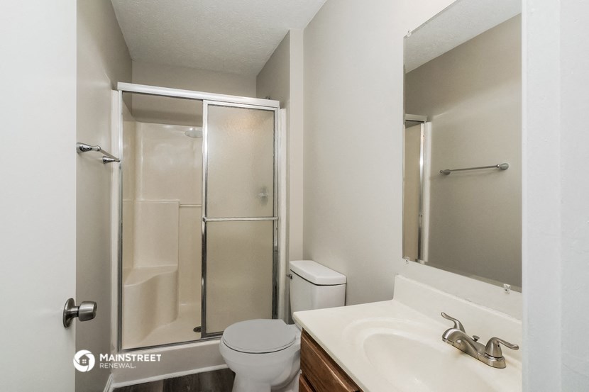 the preserve at ballantyne commons apartment bathroom with shower and sink
