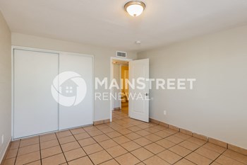 7247 W Mariposa St 3 Beds House for Rent - Photo Gallery 8