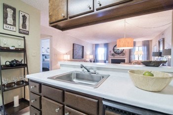 3501 Farmington Dr 1-3 Beds Apartment for Rent - Photo Gallery 2