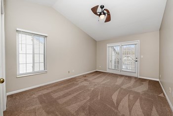 556 CLOVERFIELD LN 301 2 Beds Condo for Rent - Photo Gallery 17