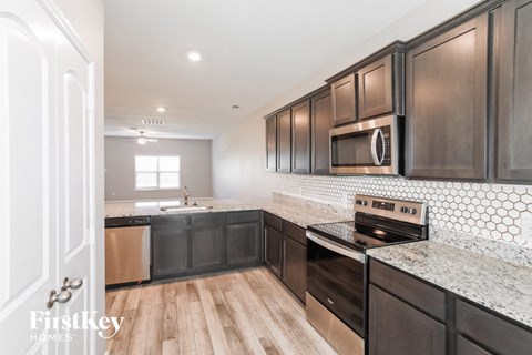 112 Barbwire Way 5 Beds Apartment for Rent