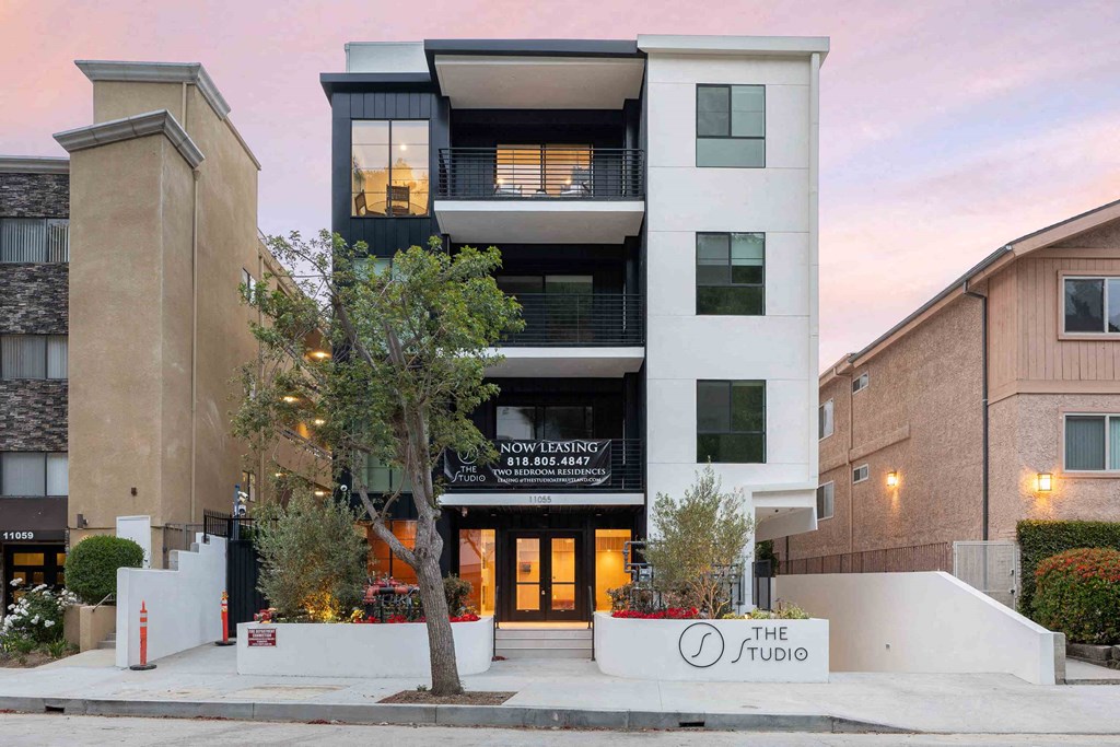 the building in which the hotel is located