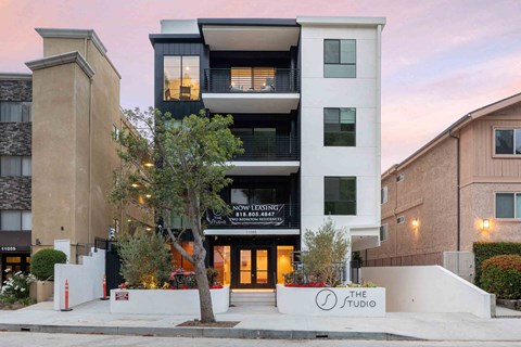 the building in which the hotel is located