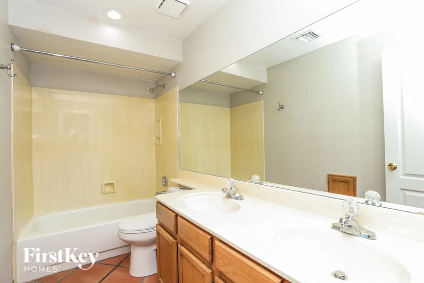 9880 N Windwalker Trail Tucson, AZ 85742