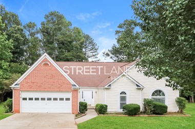 COME SEE ME NOW! Spacious 4 bedroom home in Acworth!