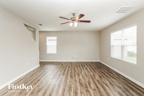 924 AMBERGATE STREET 4 Beds Apartment for Rent