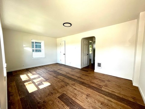 277, 279, 281 & 283 22ND AVENUE 1 Bed Apartment for Rent - Photo Gallery 12