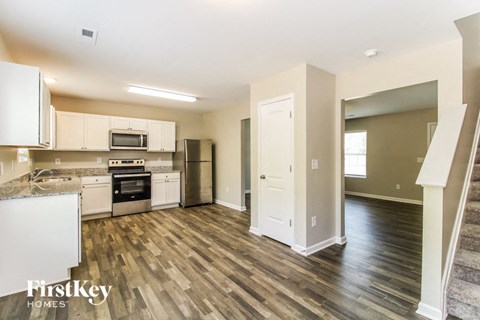 206 Glenoaks Drive 3 Beds Apartment for Rent