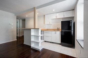 Kitchen with additional shelving. - Photo Gallery 2