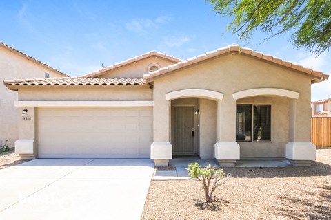 521 E RED ROCK Trail 4 Beds Apartment for Rent