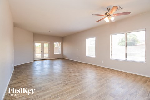 521 E RED ROCK Trail 4 Beds Apartment for Rent