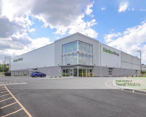 Storage Units for Rent available at 33 NJ-17, East Rutherford, NJ 07073