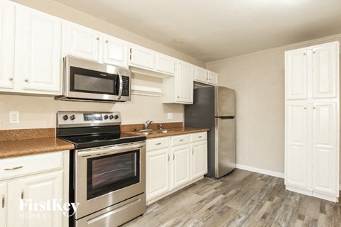 6233 S 18TH Avenue 4 Beds Apartment for Rent