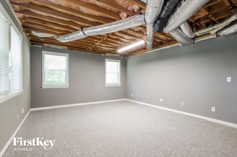 an empty basement with pipes on the ceiling