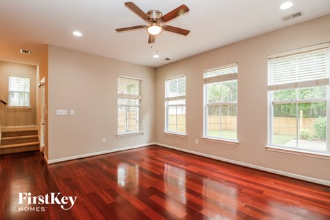577 Delafield Drive 5 Beds Apartment for Rent