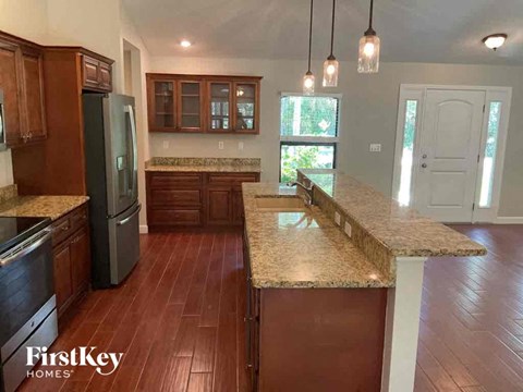 2267 KAMSLER AVENUE 3 Beds Apartment for Rent