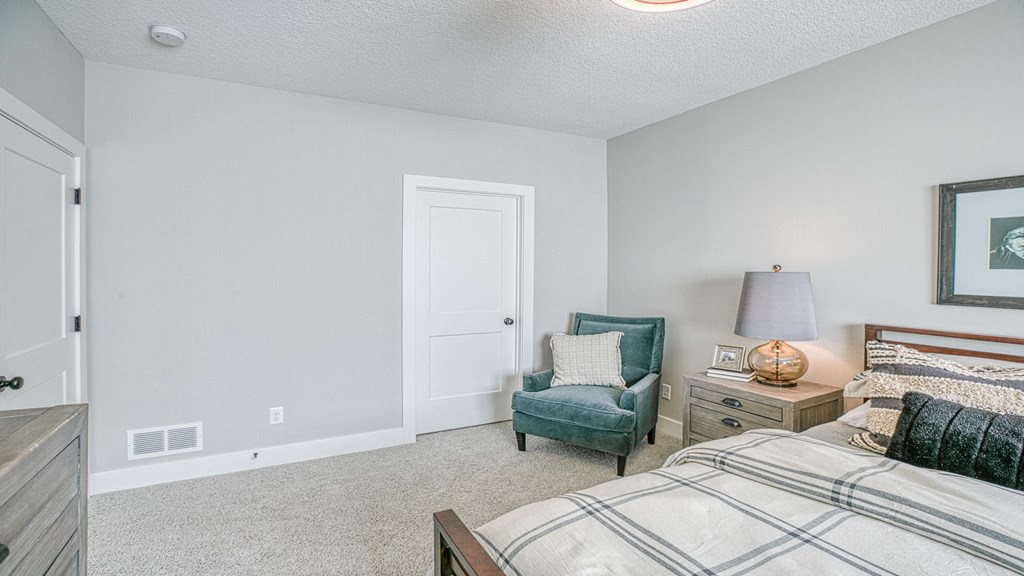 9733 8th St. N. 5 Beds House for Rent - Photo Gallery 5