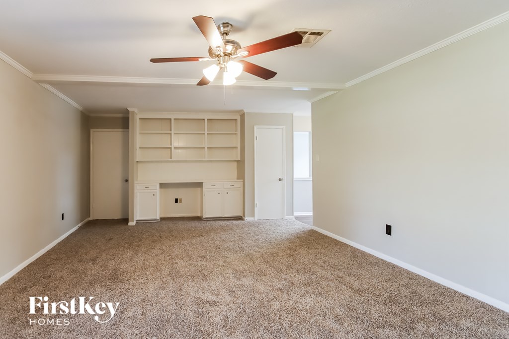 3804 Canterbury Dr 3 Beds House for Rent - Photo Gallery 4