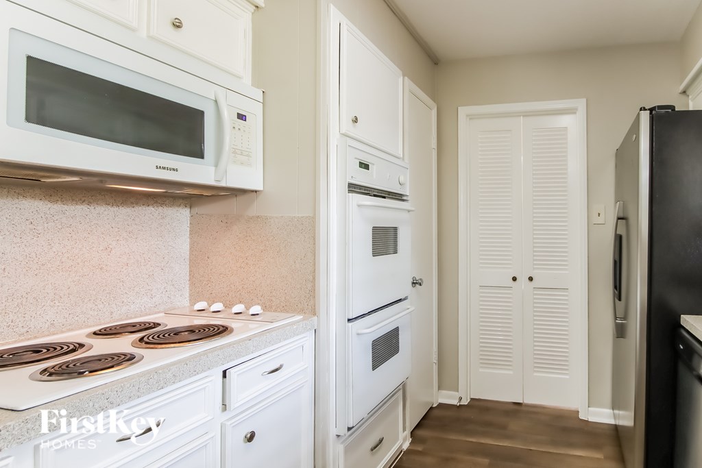 3804 Canterbury Dr 3 Beds House for Rent - Photo Gallery 6