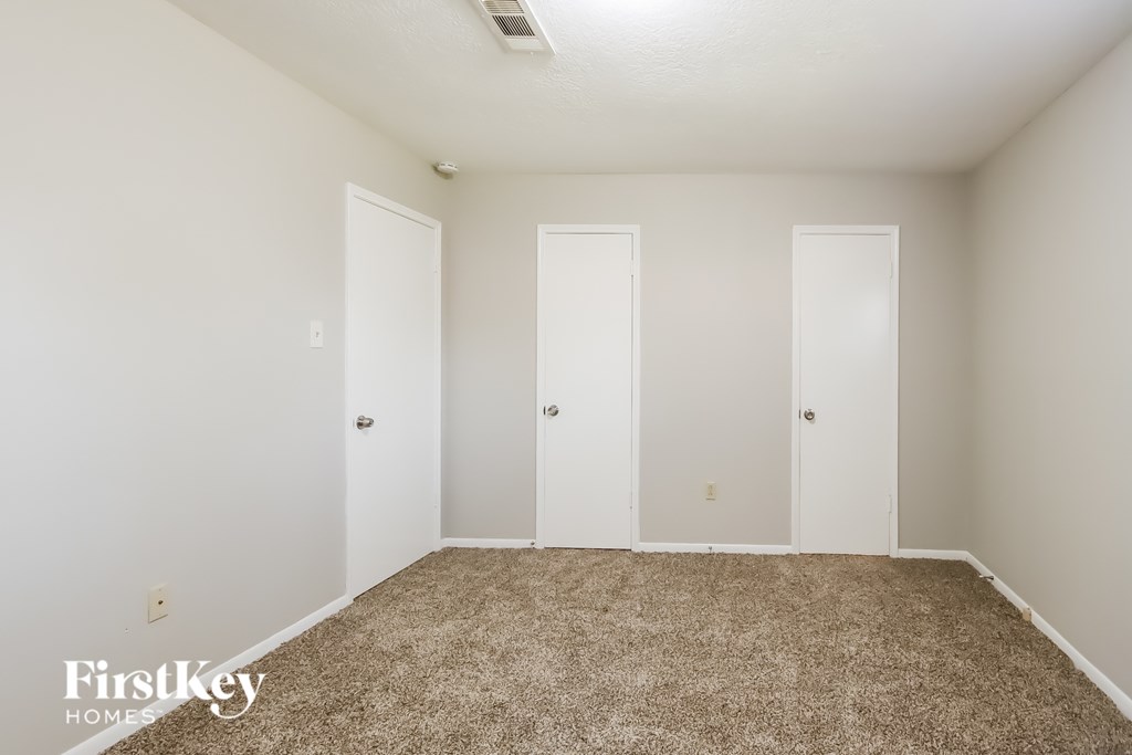 3804 Canterbury Dr 3 Beds House for Rent - Photo Gallery 9