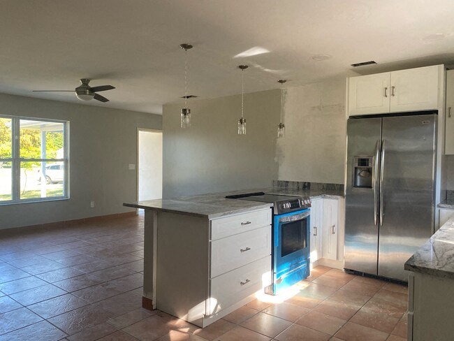 402 Southwest Ruffner Court 3 Beds House for Rent - Photo gallery 4