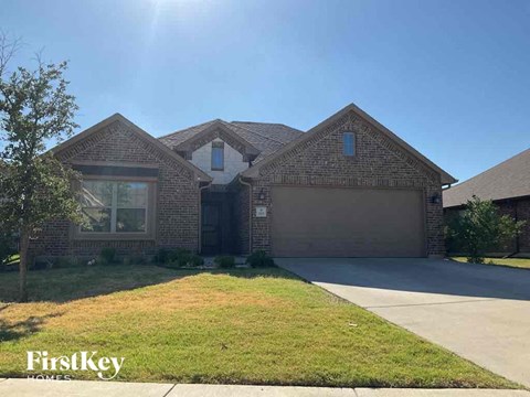 909 Saint Andrews Drive 4 Beds Apartment for Rent