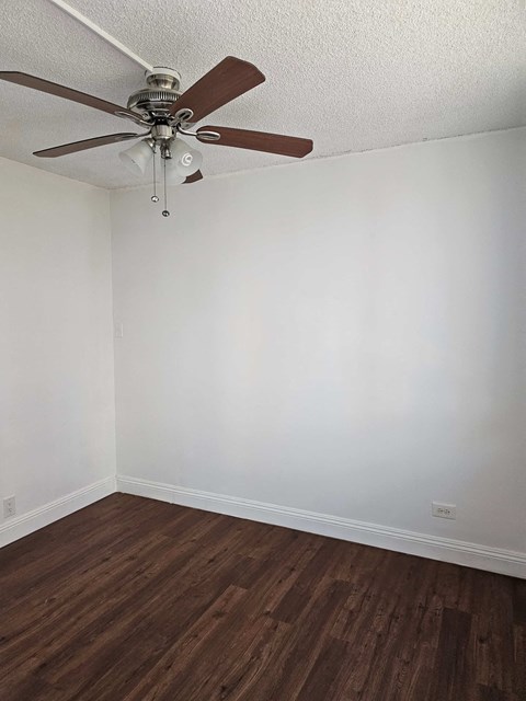 1559 THURSTON AVENUE Studio-2 Beds Apartment for Rent - Photo Gallery 2