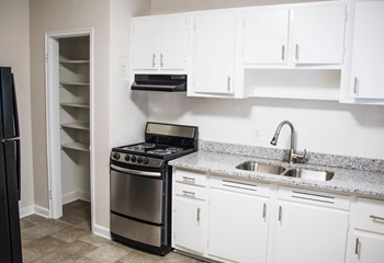 3901-3909 Clairmont Avenue Studio-1 Bed Apartment for Rent - Photo Gallery 2