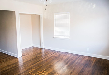 3901-3909 Clairmont Avenue Studio-1 Bed Apartment for Rent - Photo Gallery 3