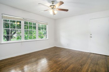 3901-3909 Clairmont Avenue Studio-1 Bed Apartment for Rent - Photo Gallery 6
