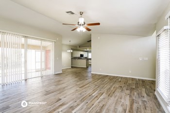 1124 NE 32nd Ln 3 Beds House for Rent - Photo Gallery 5