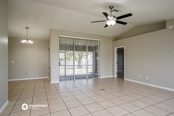 2108 NE 9th Pl 3 Beds House for Rent - Photo Gallery 4