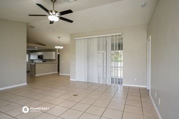 2108 NE 9th Pl 3 Beds House for Rent - Photo Gallery 5