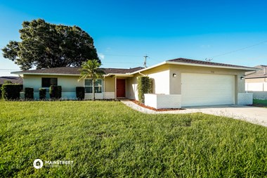 740 SW 5Th ST 3 Beds Apartment for Rent