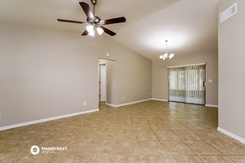 113 NE 18th Pl, 3 Beds House for Rent - Photo Gallery 3