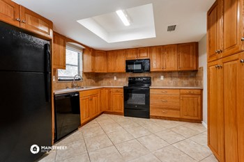 113 NE 18th Pl, 3 Beds House for Rent - Photo Gallery 5